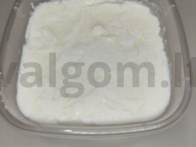 Naminis jogurtas iš pieno pagrindine nuotrauka