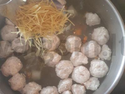 Sriuba su vištienos kukuliais Žingsnis 3