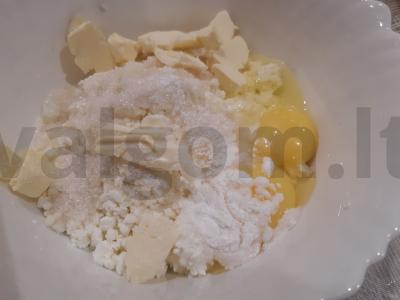 Skanūs varškės paplotėliai su braškėmis Žingsnis 2