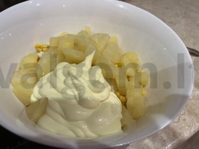 Salotos "Enjoyment" su vištienos krūtinėle, kukurūzais ir ananasais Žingsnis 4