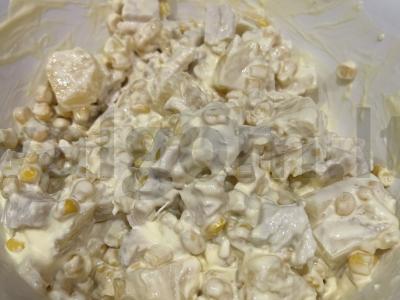 Salotos "Enjoyment" su vištienos krūtinėle, kukurūzais ir ananasais pagrindine nuotrauka