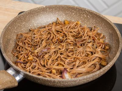 Soba su austrių grybais ir česnakais Žingsnis 4