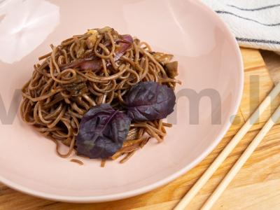 Soba su austrių grybais ir česnakais pagrindine nuotrauka