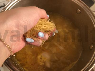 Švelni vištienos sriuba su vermišeliais Žingsnis 4