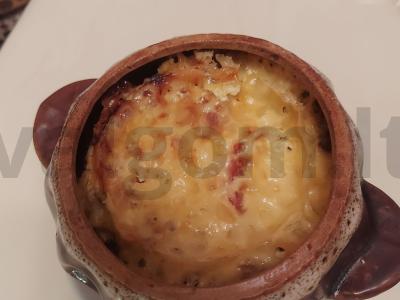 Puodai su mėsa ir grybais pagrindine nuotrauka