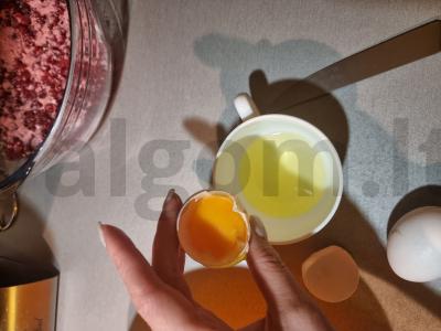 Varškės apkepas su vyšniomis ir raudonaisiais serbentais Žingsnis 1