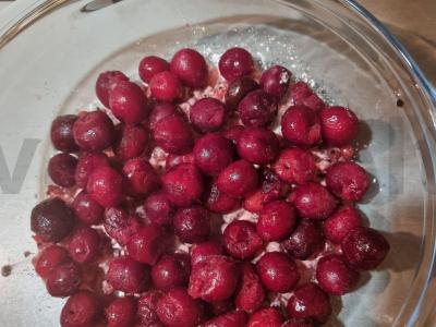 Varškės apkepas su vyšniomis ir raudonaisiais serbentais Žingsnis 5