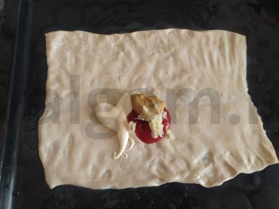 Pica ant sluoksniuotos tešlos "Dešimt minučių" Žingsnis 1