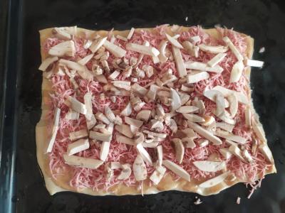 Pica ant sluoksniuotos tešlos "Dešimt minučių" Žingsnis 4