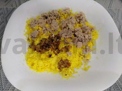 Ryškus kiaušinių, įdarytų menkės kepenėlių paštetu, užkandis Žingsnis 2