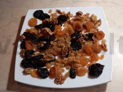 Kreminis pyragas su džiovintais vaisiais ir trijų grūdų dribsniais Žingsnis 1