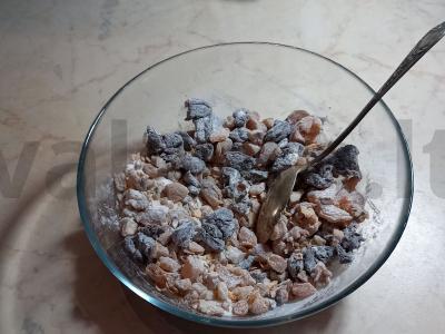 Kreminis pyragas su džiovintais vaisiais ir trijų grūdų dribsniais Žingsnis 3