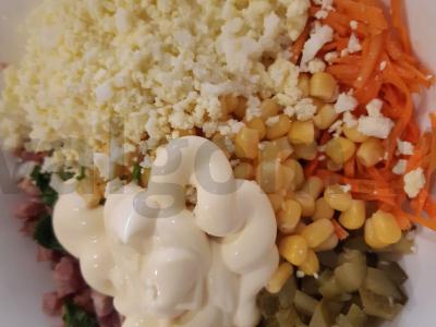 Skanios salotos su rūkyta vištiena ir korėjietiškomis morkomis Žingsnis 4