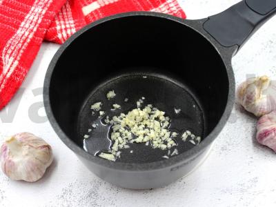 Penne rigate su grietinėlės padažu Žingsnis 2