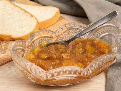 Mandarinų uogienė su cinamonu pagrindine nuotrauka