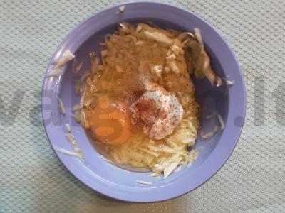 Skanūs močiutės kotletai su cukinijomis ir sūriu Žingsnis 3