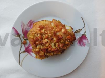 Vištiena žemės riešutuose pagrindine nuotrauka