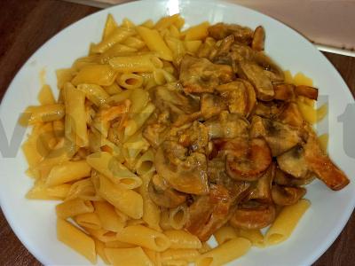Makaronai su grybais grietinės padaže pagrindine nuotrauka