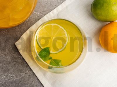 Limonadas su laimu ir mandarinais pagrindine nuotrauka