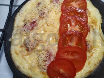 Sultingas omletas su sūriu pitos duonoje Žingsnis 4