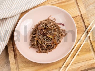 Soba su sojų padažu pagrindine nuotrauka