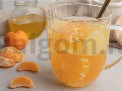 Karštas mandarinų gėrimas su medumi pagrindine nuotrauka