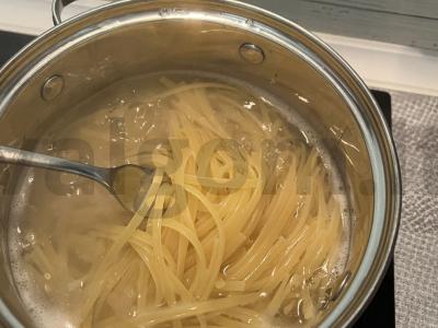 Makaronai su šonine ir grietinėle Žingsnis 1