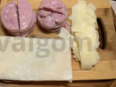 Užkandis "Rosochki" su sūriu ir kumpiu Žingsnis 1