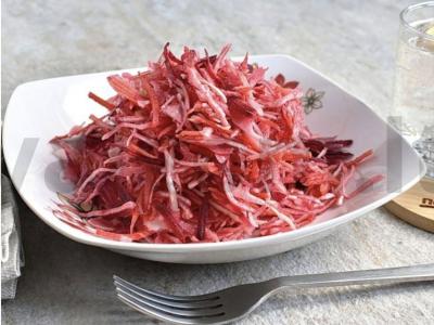 Keturių ingredientų vitamino šepečio salotos pagrindine nuotrauka