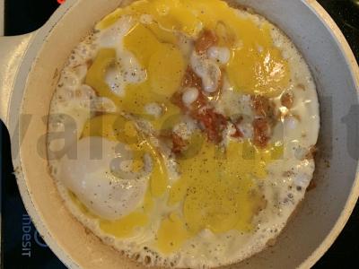 Kiaušiniai su pomidorais ir sūriu Žingsnis 3