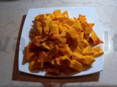 Moliūgų, juodųjų serbentų, obuolių ir apelsinų uogienė Žingsnis 1