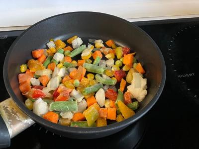 Omletas su daržovių mišiniu Žingsnis 1