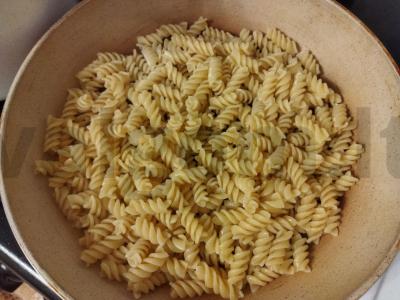 Makaronai pomidorų ir pipirų padaže Žingsnis 7