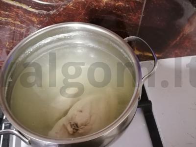 Salotos su vištiena, ananasais, sūriu ir kukurūzais Žingsnis 1