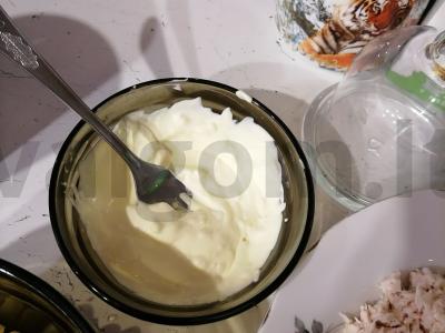 Salotos su vištiena, ananasais, sūriu ir kukurūzais Žingsnis 4