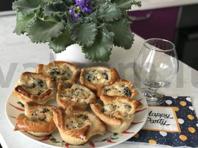 Užkandis su grybų mišraine. pagrindine nuotrauka