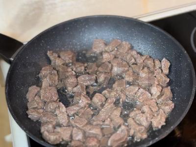 "Hurjin" su jautiena ir daržovėmis. Žingsnis 1