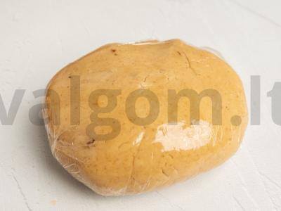 Naujametinės meduolinės eglutės su glajumi Žingsnis 2