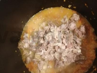 Grikiai su troškiniu multicooker keptuvėje Žingsnis 2