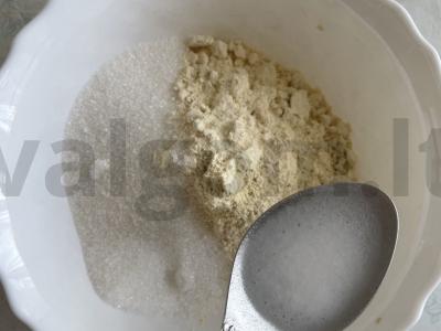 Avinžirnių blyneliai su uogomis Žingsnis 1