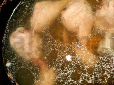 Bulvių apkepas su vištiena ir grybais po sūrio plutele Žingsnis 1