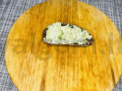 Brusketos su saulėje džiovintais pomidorais ir avokadais Žingsnis 3