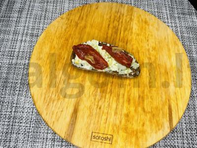 Brusketos su saulėje džiovintais pomidorais ir avokadais Žingsnis 4