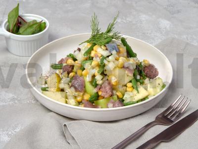 Salotos su kukurūzais ir skumbre pagrindine nuotrauka