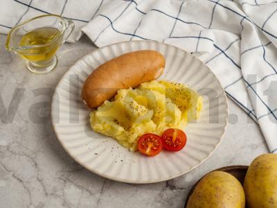 Bulvių košė su virtomis dešrelėmis pagrindine nuotrauka