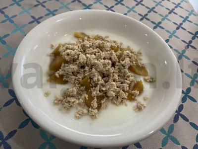 Graikiškas jogurtas su konservuotais persikais ir halva Žingsnis 4