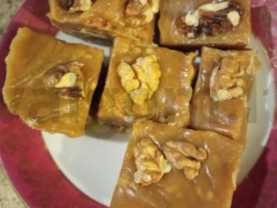 Kreminiai Burfi saldainiai su riešutais pagrindine nuotrauka