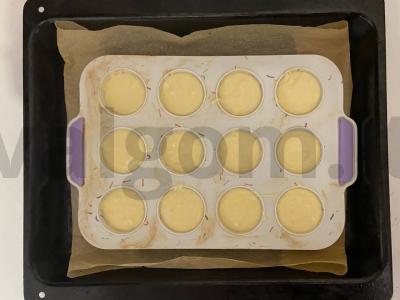 Aromatingi sutirštinto pieno pyragaičiai su grietinės kremu Žingsnis 2
