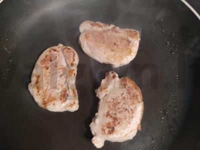 Medalionai su pipirų padažu Žingsnis 1