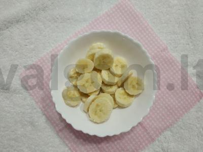 Bananų kefyro kokteilis Žingsnis 1